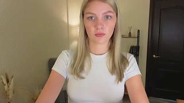 Snapshot of Susan_Sanders_ chatting on October 18, 2025, 7:21 am Susan Sanders online show from October 18, 2025, 7:21 am