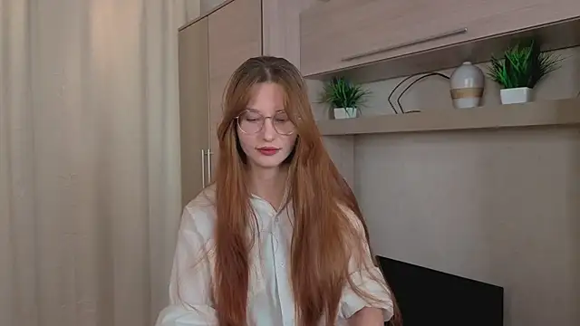 RachelColli online show from November 15, 2025, 1:48 pm