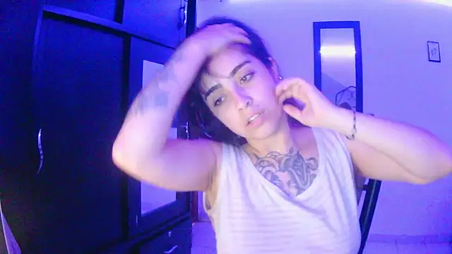 Snapshot of adri_gomez1 chatting on December 4, 2025, 2:49 pm adri gomez1 online show from December 4, 2025, 2:49 pm