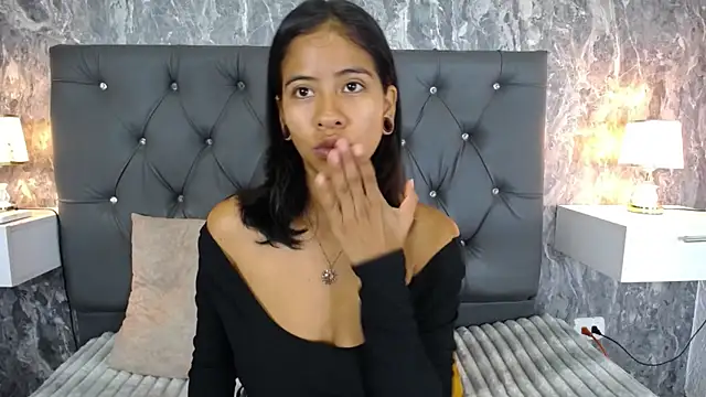 EuphoriaSavage online show from November 16, 2025, 12:10 pm