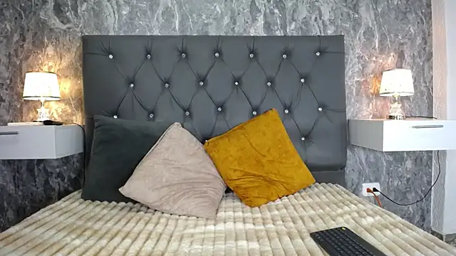 EuphoriaSavage online show from November 6, 2025, 12:42 pm