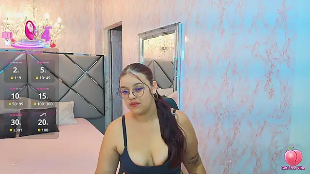 scarlett montoya online show from December 3, 2025, 7:02 pm