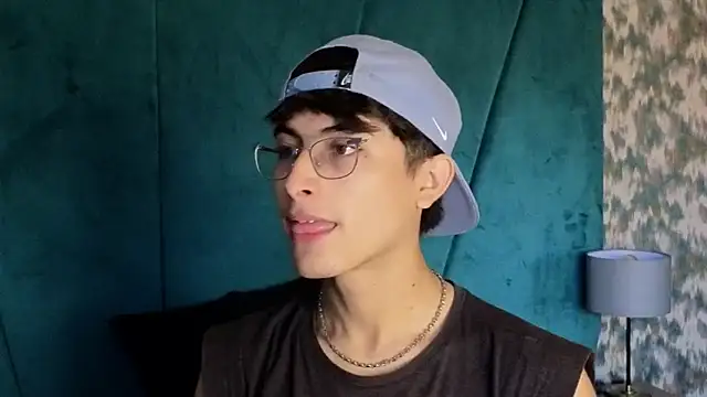 Snapshot of Aaron_Eze chatting on November 2, 2025, 9:42 pm Aaron Eze online show from November 2, 2025, 9:42 pm