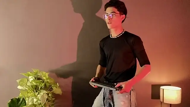 Snapshot of Aaron_Eze chatting on November 26, 2025, 1:27 am Aaron Eze online show from November 26, 2025, 1:27 am