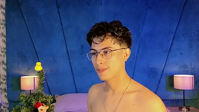 Snapshot of Aaron_Eze chatting on December 4, 2025, 11:48 pm Aaron Eze online show from December 4, 2025, 11:48 pm