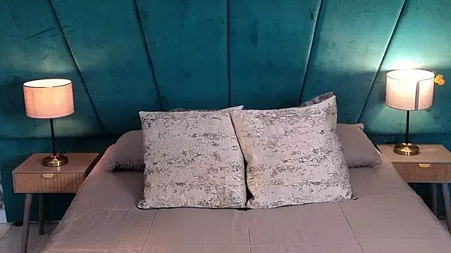 Snapshot of Aaron_Eze chatting on May 22, 2026, 1:20 pm Aaron Eze online show from May 22, 2026, 1:20 pm