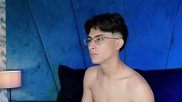 Snapshot of Aaron_Eze chatting on November 7, 2025, 7:07 pm Aaron Eze online show from November 7, 2025, 7:07 pm