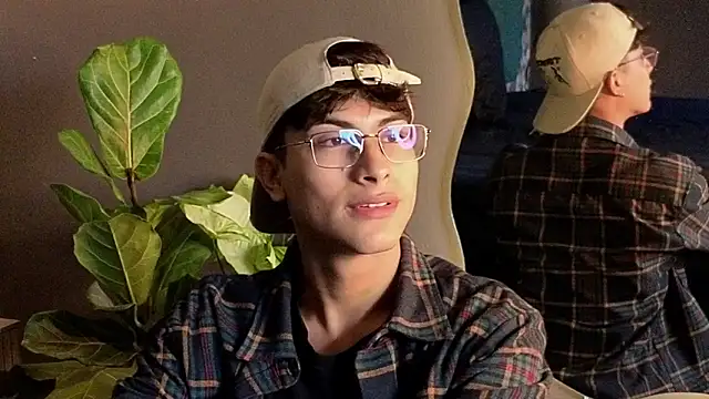 Snapshot of Aaron_Eze chatting on November 23, 2025, 8:52 pm Aaron Eze online show from November 23, 2025, 8:52 pm