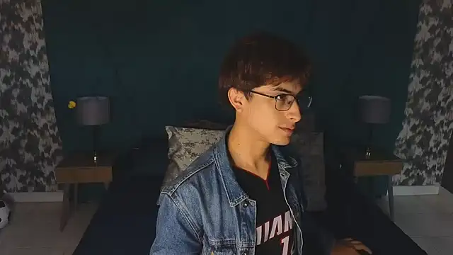 Aaron Eze online show from August 4, 2026, 1:04 pm