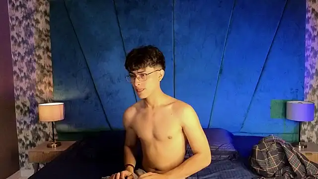 Snapshot of Aaron_Eze chatting on November 15, 2025, 9:08 pm Aaron Eze online show from November 15, 2025, 9:08 pm