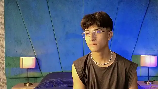 Snapshot of Aaron_Eze chatting on November 27, 2025, 9:15 pm Aaron Eze online show from November 27, 2025, 9:15 pm