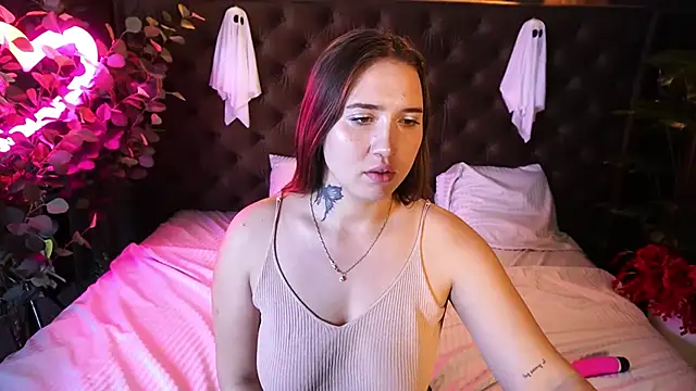 Snapshot of AmiraChase chatting on October 27, 2025, 1:34 pm AmiraChase online show from October 27, 2025, 1:34 pm