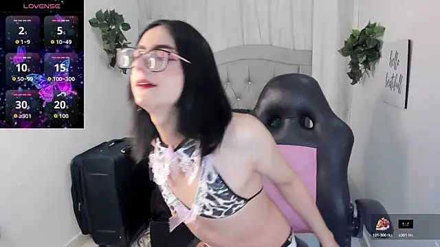 Snapshot of Noah_Cherry chatting on December 13, 2025, 11:33 pm Noah Cherry online show from December 13, 2025, 11:33 pm