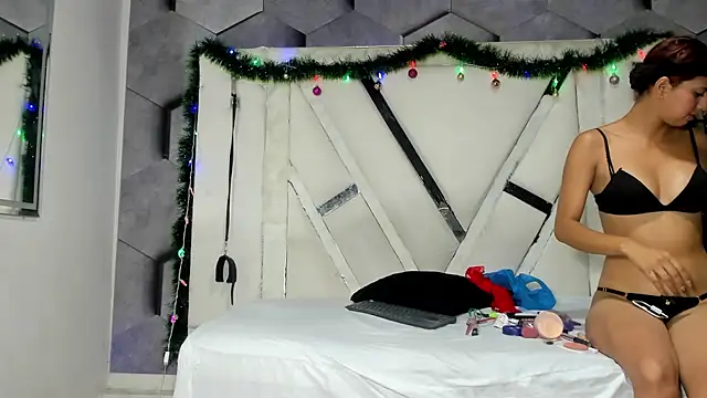 Snapshot of NicollAndJulian chatting on November 28, 2025, 1:22 pm NicollAndJulian online show from November 28, 2025, 1:22 pm