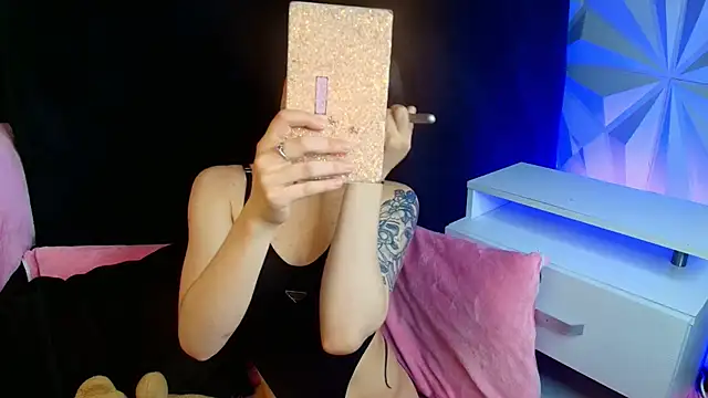 Snapshot of LiliBundy chatting on October 30, 2025, 4:33 am LiliBundy online show from October 30, 2025, 4:33 am