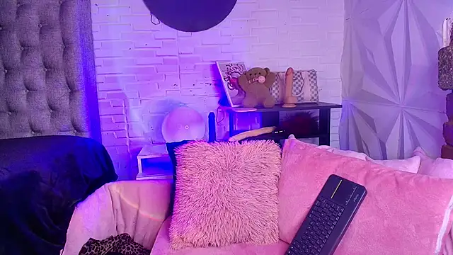 Snapshot of LiliBundy chatting on December 16, 2025, 5:00 am LiliBundy online show from December 16, 2025, 5:00 am