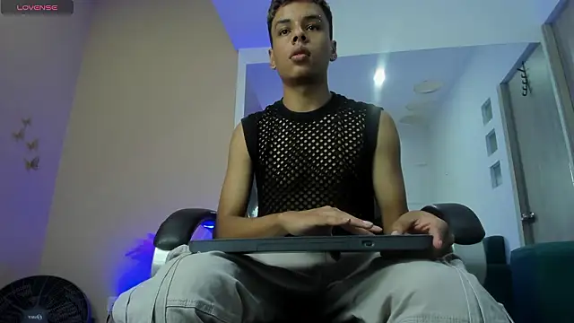 Xavier Fox    online show from March 12, 2026, 8:02 pm