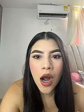 Snapshot of Julietalcl chatting on July 1, 2026, 8:09 pm Julietalcl online show from July 1, 2026, 8:09 pm