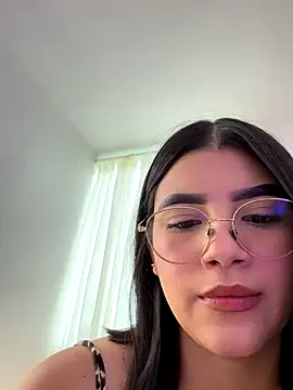 Snapshot of Julietalcl chatting on October 28, 2025, 9:03 pm Julietalcl online show from October 28, 2025, 9:03 pm