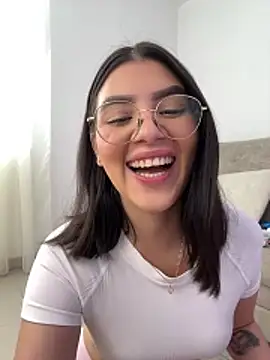 Julietalcl online show from December 18, 2025, 9:07 pm