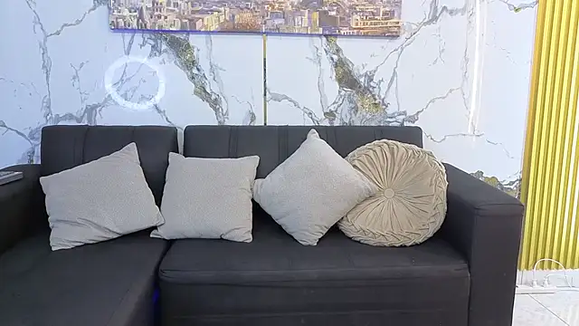 Charlotte Skinny aws online show from October 17, 2025, 5:48 pm