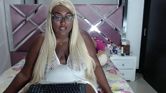 Snapshot of Antonellabigass chatting on October 22, 2025, 11:25 pm Antonellabigass online show from October 22, 2025, 11:25 pm