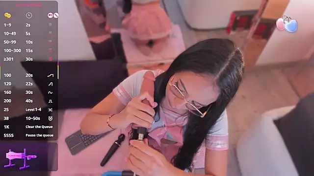 Snapshot of michelle_cutee_ chatting on November 17, 2025, 8:02 pm michelle cutee online show from November 17, 2025, 8:02 pm