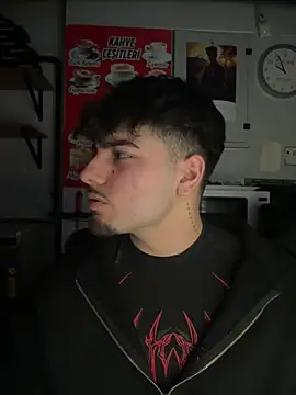 emir343475 online show from April 10, 2026, 6:59 pm