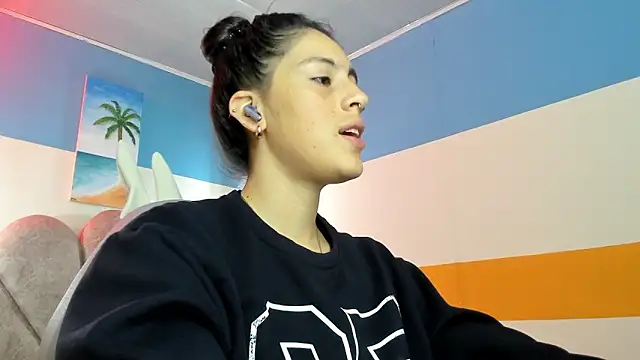 Snapshot of moon_winy chatting on October 29, 2025, 11:31 am moon winy online show from October 29, 2025, 11:31 am