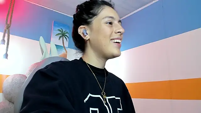 Snapshot of moon_winy chatting on October 28, 2025, 11:53 am moon winy online show from October 28, 2025, 11:53 am