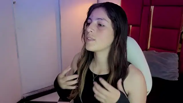 Snapshot of moon_winy chatting on February 7, 2026, 12:02 pm moon winy online show from February 7, 2026, 12:02 pm