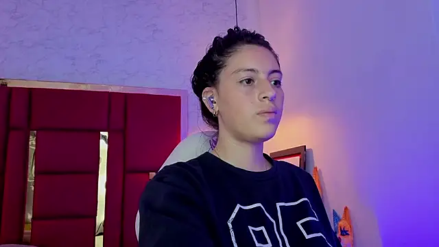 Snapshot of moon_winy chatting on March 13, 2026, 11:48 am moon winy online show from March 13, 2026, 11:48 am