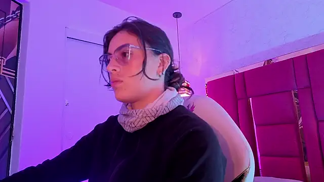 Snapshot of moon_winy chatting on July 5, 2026, 11:50 am moon winy online show from July 5, 2026, 11:50 am