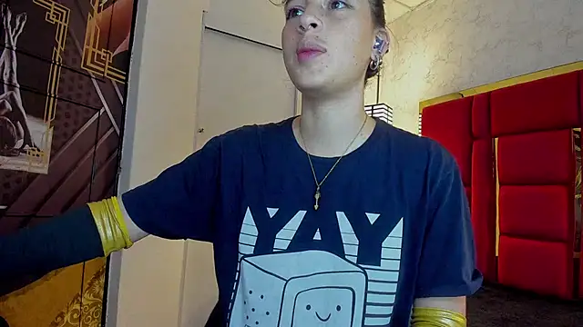 Snapshot of moon_winy chatting on November 17, 2025, 11:25 am moon winy online show from November 17, 2025, 11:25 am