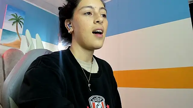 Snapshot of moon_winy chatting on November 2, 2025, 12:21 pm moon winy online show from November 2, 2025, 12:21 pm