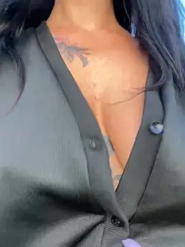 DarkestDreamxox online show from June 19, 2026, 5:02 am