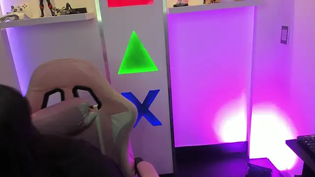 Snapshot of Lullaby_Charade chatting on November 12, 2025, 11:47 am Lullaby Charade online show from November 12, 2025, 11:47 am