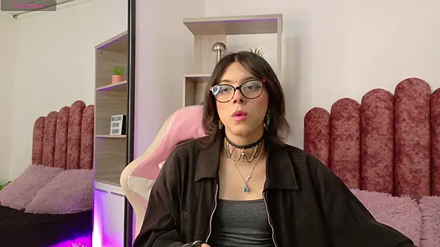 Snapshot of Lullaby_Charade chatting on December 18, 2025, 12:20 pm Lullaby Charade online show from December 18, 2025, 12:20 pm