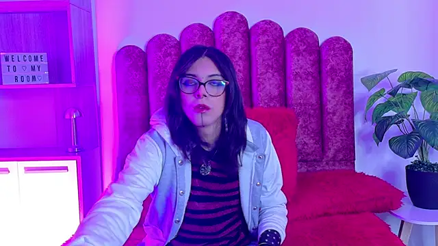 Snapshot of Lullaby_Charade chatting on November 19, 2025, 11:54 am Lullaby Charade online show from November 19, 2025, 11:54 am