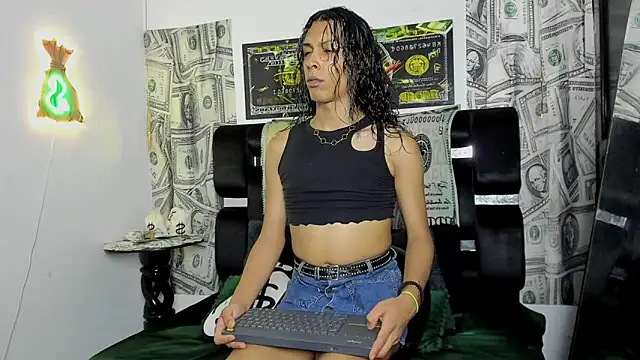Snapshot of Latin_Doll13 chatting on October 16, 2025, 11:57 pm Latin Doll13 online show from October 16, 2025, 11:57 pm