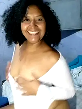 isabel and hekler online show from November 8, 2025, 11:08 pm