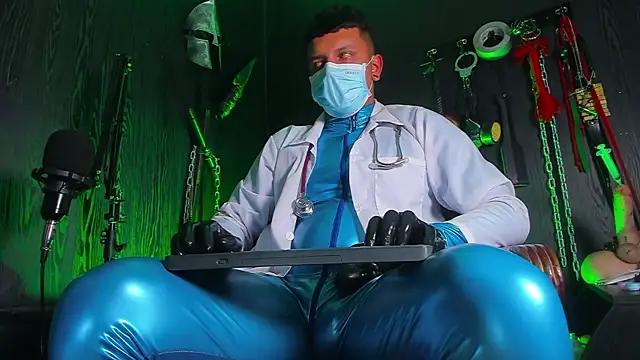 Snapshot of Master_Connor_BDSM chatting on July 14, 2026, 2:05 am Master Connor BDSM online show from July 14, 2026, 2:05 am