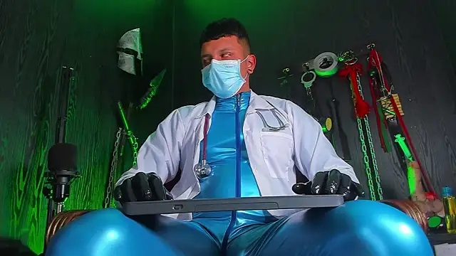 Snapshot of Master_Connor_BDSM chatting on July 13, 2026, 9:58 pm Master Connor BDSM online show from July 13, 2026, 9:58 pm