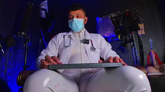 Snapshot of Master_Connor_BDSM chatting on July 27, 2026, 10:28 pm Master Connor BDSM online show from July 27, 2026, 10:28 pm