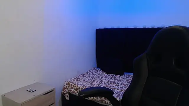 Red Lola  online show from October 31, 2025, 1:30 pm