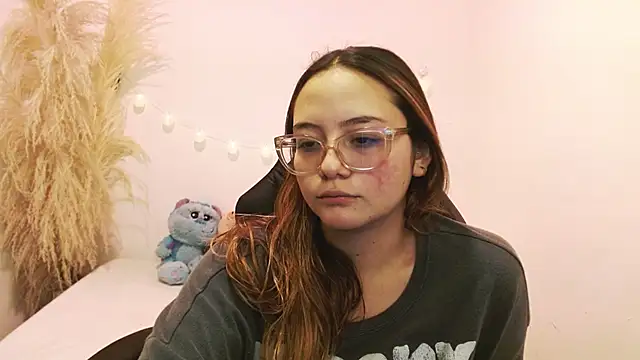 Red Lola  online show from November 6, 2025, 10:25 pm