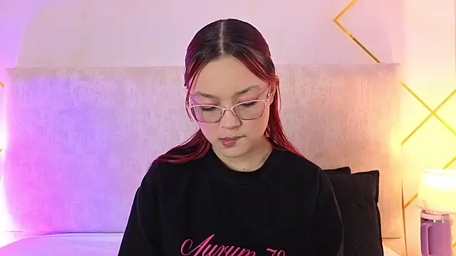 Martinaa Garcia online show from May 25, 2026, 7:45 pm