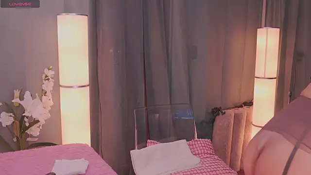 Snapshot of ElodieRousse_ chatting on November 6, 2025, 6:45 pm ElodieRousse online show from November 6, 2025, 6:45 pm