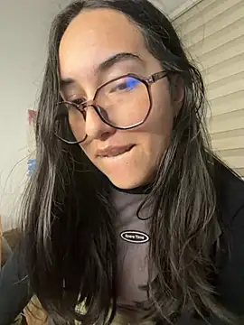 Snapshot of Kiss_Sophi chatting on July 23, 2026, 5:16 am Kiss Sophi online show from July 23, 2026, 5:16 am