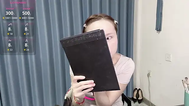 Momo-999 online show from October 22, 2025, 5:40 am